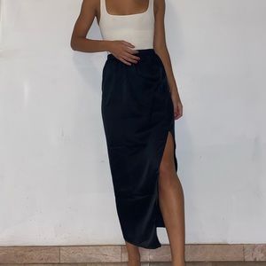 Missguided satin skirt with slit, elastic …
